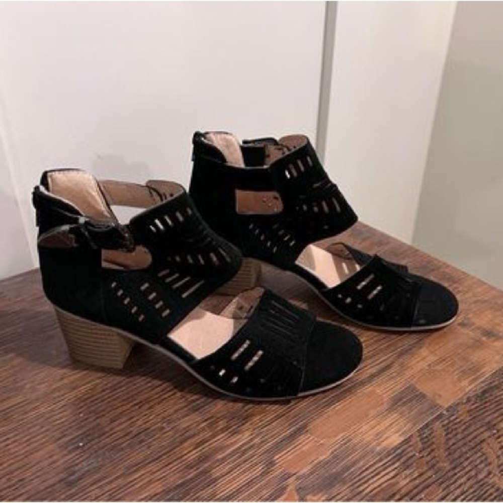 Women’s shoes
